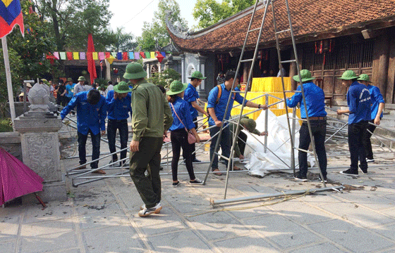 Sinh viên Trường Đại học Sao Đỏ ra quân tình nguyện phục vụ  Lễ hội mùa thu Côn Sơn – Kiếp Bạc