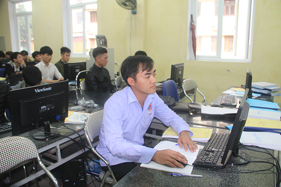 Chàng sinh viên dân tộc H’Mông với niềm đam mê ngành Công nghệ kỹ thuật điện, điện tử