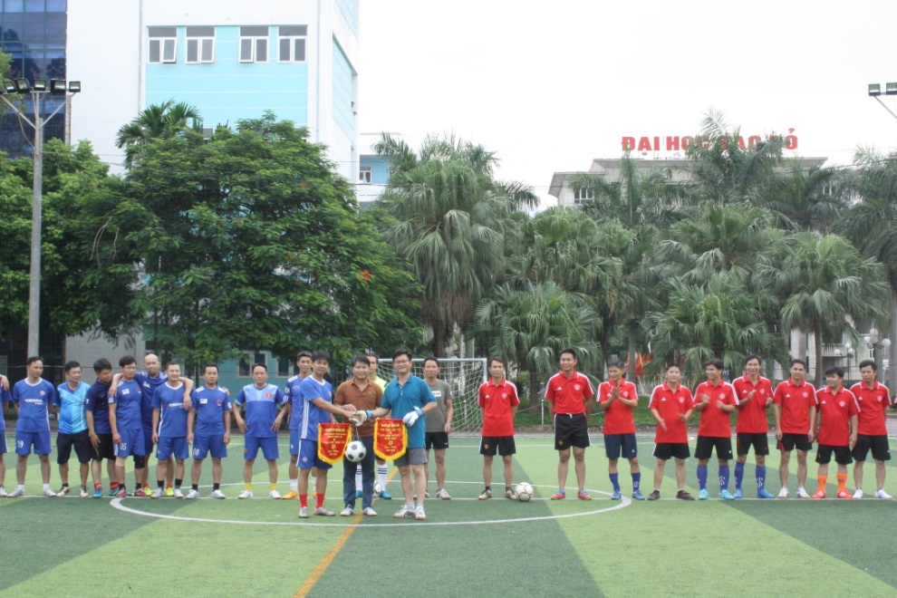 Giao lưu bóng đá giữa CBVC Đại học Sao Đỏ và khối trường THPT và THCS Huyện Quế Võ Bắc Ninh