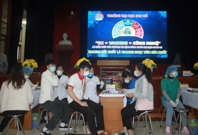 Sinh viên Trường Đại học Sao Đỏ tham gia tiêm vaccine phòng Covid-19 đợt 2 mũi 2