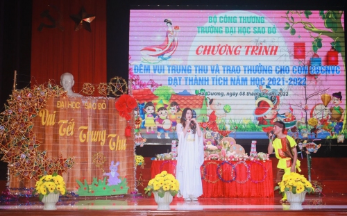 Trường Đại học Sao Đỏ tổ chức “Đêm vui trung thu năm 2022"