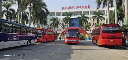 Trên 800 tân sinh viên Trường Đại học Sao Đỏ thăm quan trải nghiệm thực tế tại các doanh nghiệp