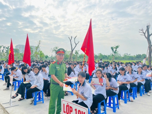 Tuyên truyền, phổ biến giáo dục pháp luật về an toàn giao thông đường bộ và tác hại của ma túy trong học đường năm học 2024-2025