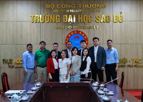 Trường Đại học Sao Đỏ làm việc với Công ty KCL và đại diện Trường Đại học Jeonju - Hàn Quốc