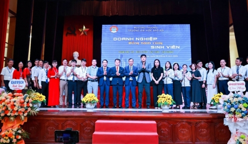 Chương trình “Doanh nghiệp đồng hành cùng sinh viên trong học tập, rèn luyện và lập thân, lập nghiệp năm 2025”