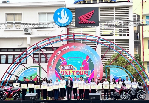 12 Sinh viên Trường Đại học Sao Đỏ được tuyên dương “Sinh viên 5 tốt” cấp thành phố năm 2025