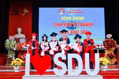 Long trọng Lễ bế giảng và trao bằng kỹ sư khóa 2021-2026