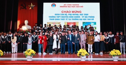 Trường Đại học Sao Đỏ chào đón học sinh Trường THPT Nguyễn Bỉnh Khiêm - Hải Phòng đến thăm quan trải nghiệm