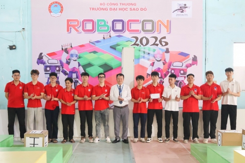 Trường Đại học Sao Đỏ khai mạc Cuộc thi sáng tạo Robot cấp trường năm 2026