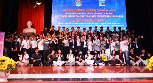 Trường Đại học Sao Đỏ  đón tiếp và làm việc với Trung tâm Khoa học và Văn hóa Nga và các Trường Đại học của Liên bang Nga