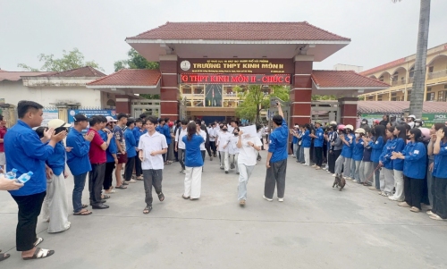 Sinh viên Trường Đại học Sao Đỏ: Lan tỏa tinh thần tình nguyện, đồng hành cùng thí sinh mùa thi 2026
