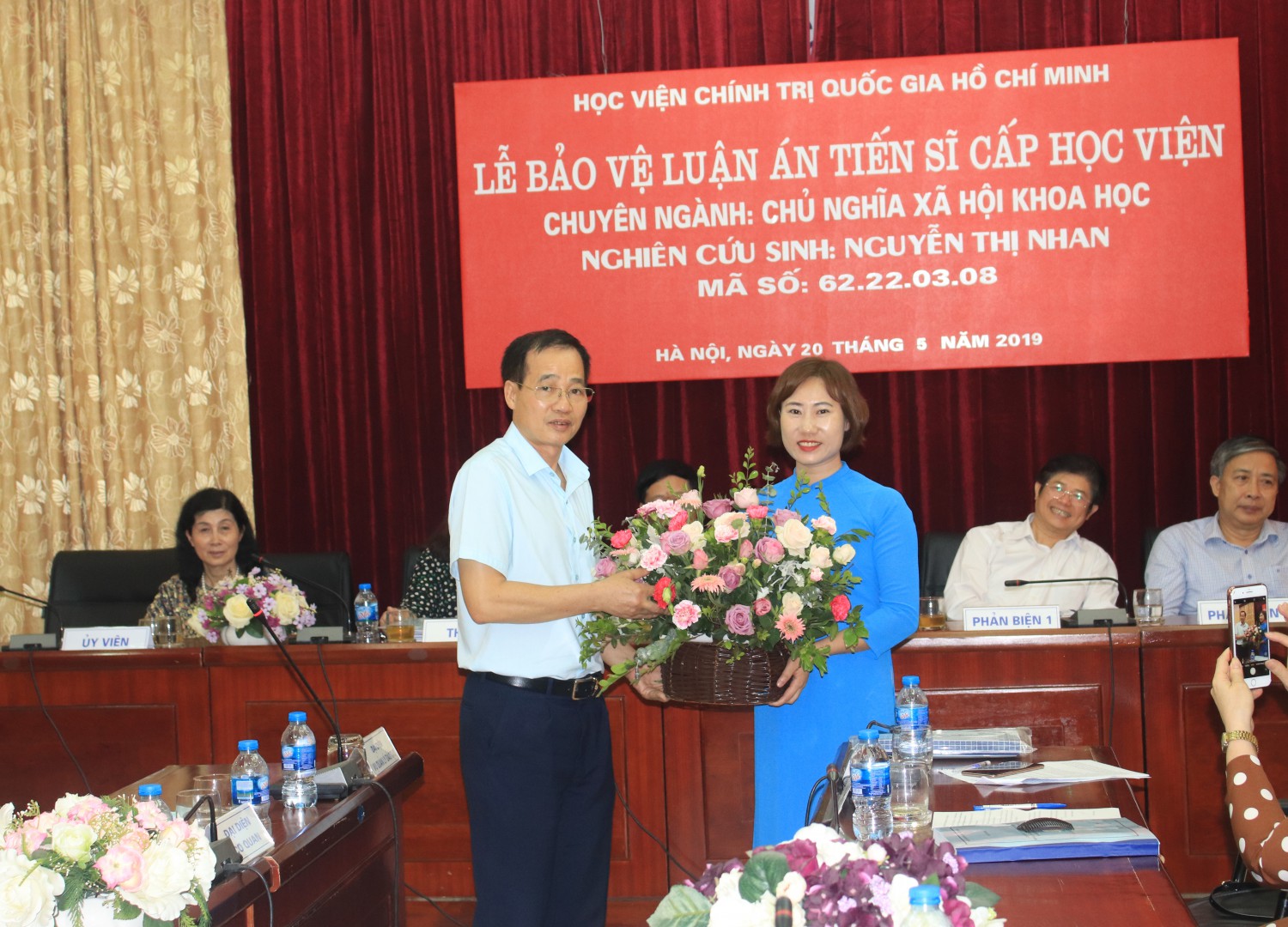 Nghiên cứu sinh Nguyễn Thị Nhan bảo vệ thành công  luận án tiến sĩ chuyên ngành Chủ nghĩa xã hội khoa học