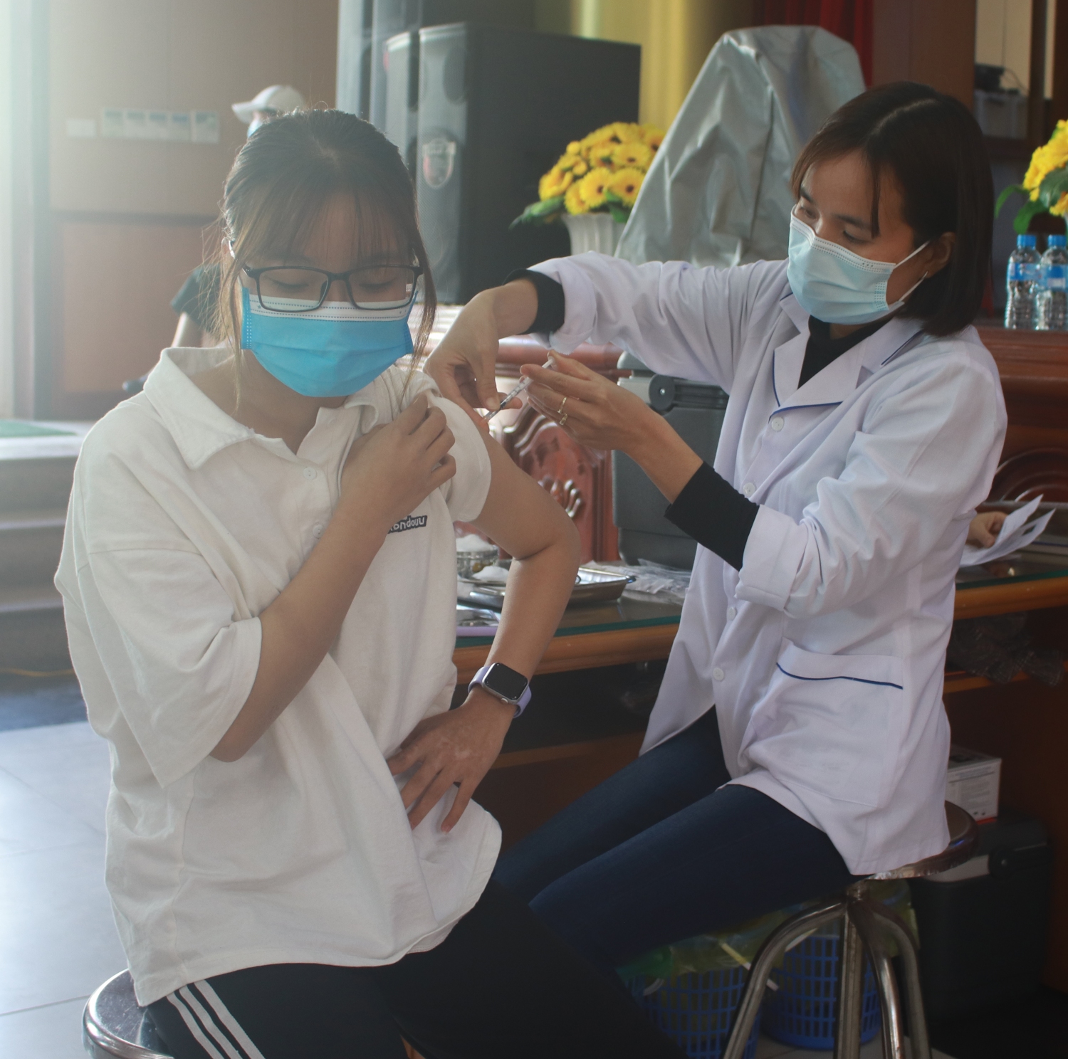 Trường Đại học Sao đỏ phối hợp tổ chức đợt 3 tiêm vaccine phòng Covid-19 cho sinh viên và CBGV nhà trường