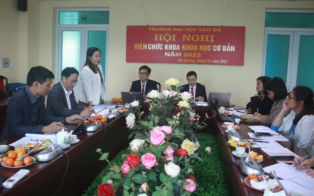 NGƯT. TS nguyễn Thị Kim Nguyên - Phó Hiệu trưởng phát biểu chỉ đạo tại Đại hội viên chức khoa Khoa học cơ bản