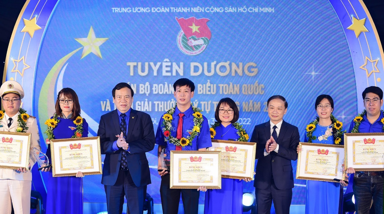 Đồng chí Lê Thị Huyền – Bí thư Đoàn Trường Đại học Sao Đỏ vinh dự được tuyên dương cán bộ Đoàn tiêu biểu Toàn quốc và nhận Giải thưởng Lý Tự Trọng năm 2022