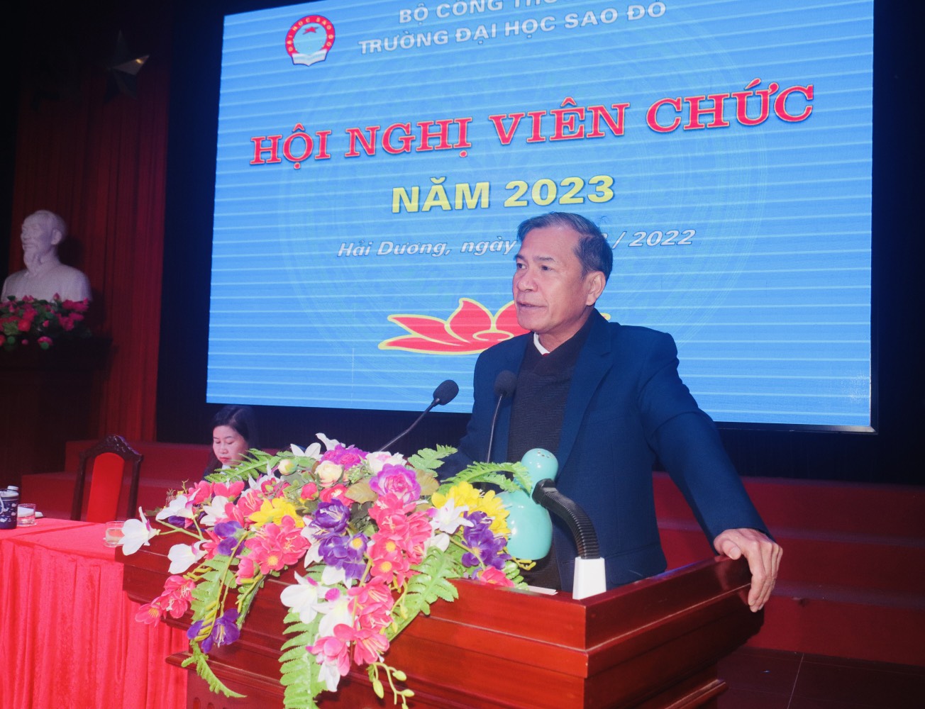NGND. TS. Đinh Văn Nhượng – Hiệu trưởng nhà trường phát biểu chỉ đạo tại Hội nghị
