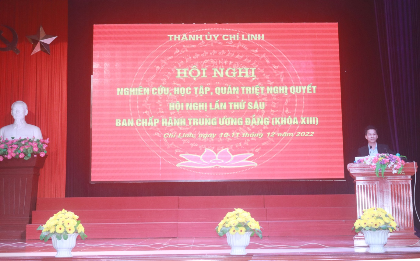 Đồng chí Nguyễn Mạnh Thắng – Phó Trưởng Ban tuyên giáo tỉnh ủy Hải Dương  truyền đạt các nội dung chính của Nghị quyết Hội nghị lần thứ  sáu Ban Chấp hành Trung ương Đảng khóa XIII