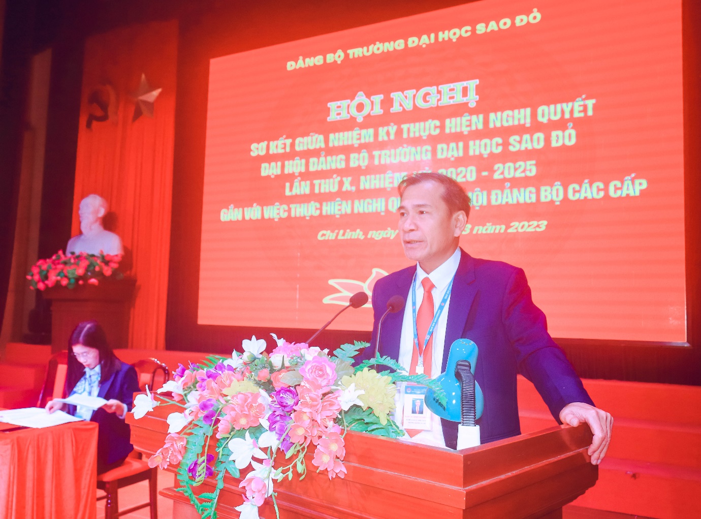 NGND. TS. Đinh Văn Nhượng – Bí thư Đảng ủy, Hiệu trưởng Nhà trường phát biểu tại Hội nghị
