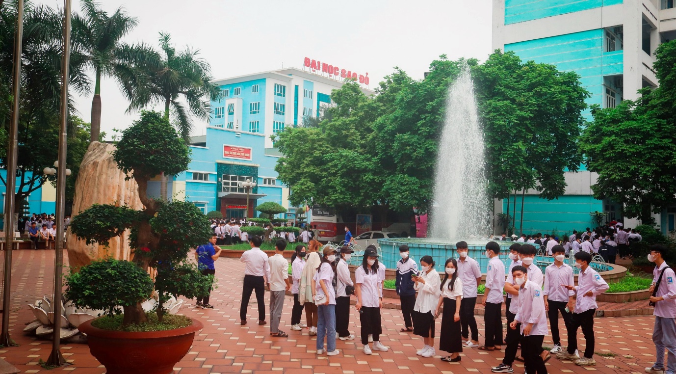 Học sinh Trường THPT Lê Quý Đôn thăm quan, trải nghiệm tại Trường Đại học Sao Đỏ