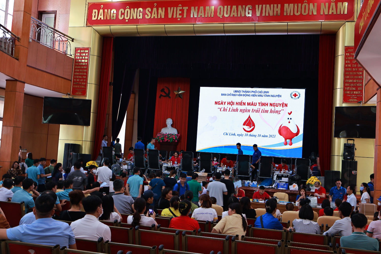 Sinh viên Trường Đại học Sao Đỏ hưởng ứng phong trào hiến máu tình nguyện của thành phố Chí Linh năm 2023