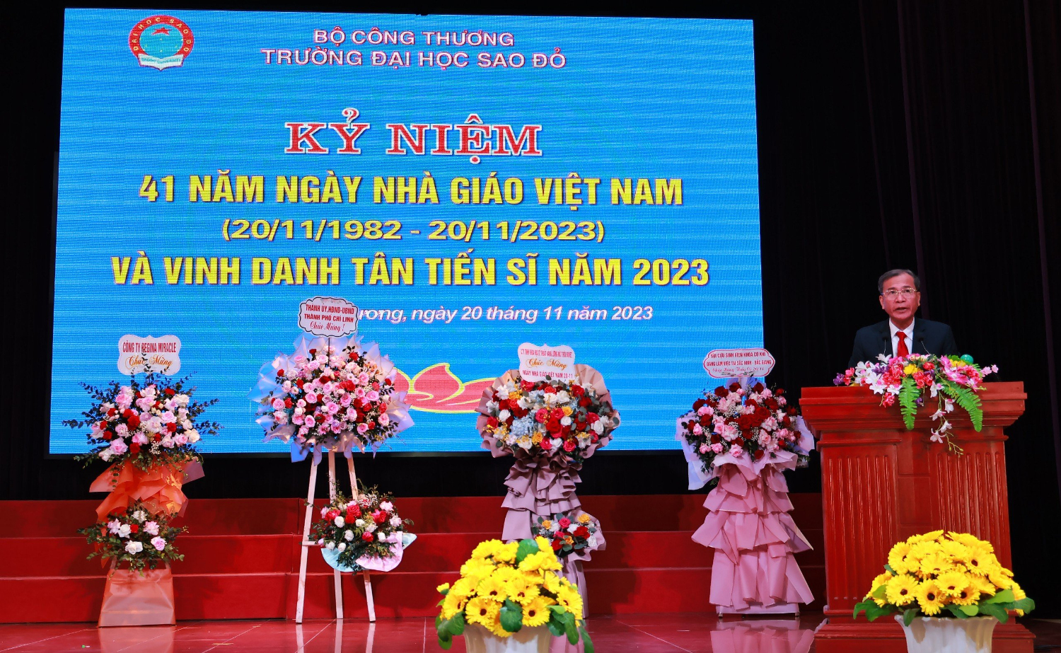 Trường Đại học Sao Đỏ kỷ niệm 41 năm ngày Nhà giáo Việt Nam (20/11/1982-20/11/2023) và vinh danh tân tiến sĩ năm 2023
