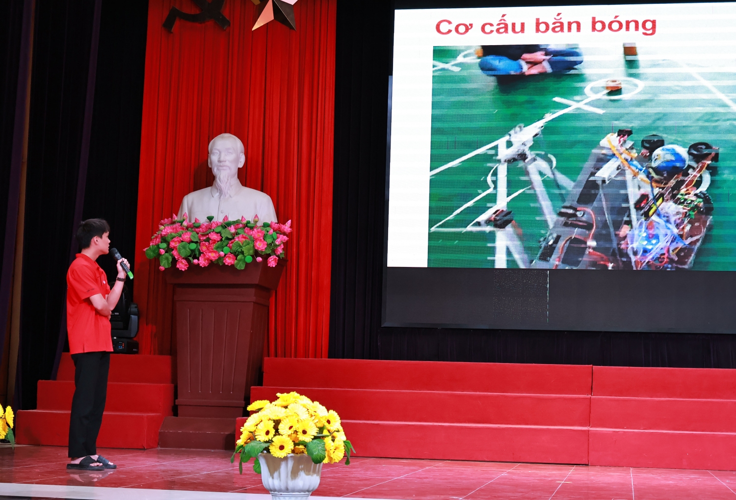 Trường Đại học Sao Đỏ đánh giá các ý tưởng tham gia cuộc thi Sáng tạo Robot Việt Nam 2024