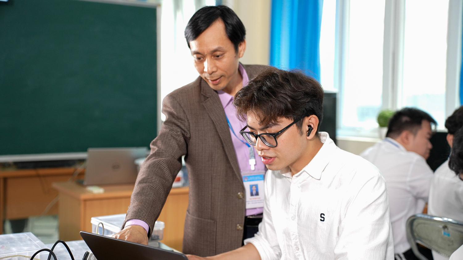 Phóng sự ảnh: Khoa Công nghệ thông tin – Điểm đến lý tưởng của các bạn trẻ