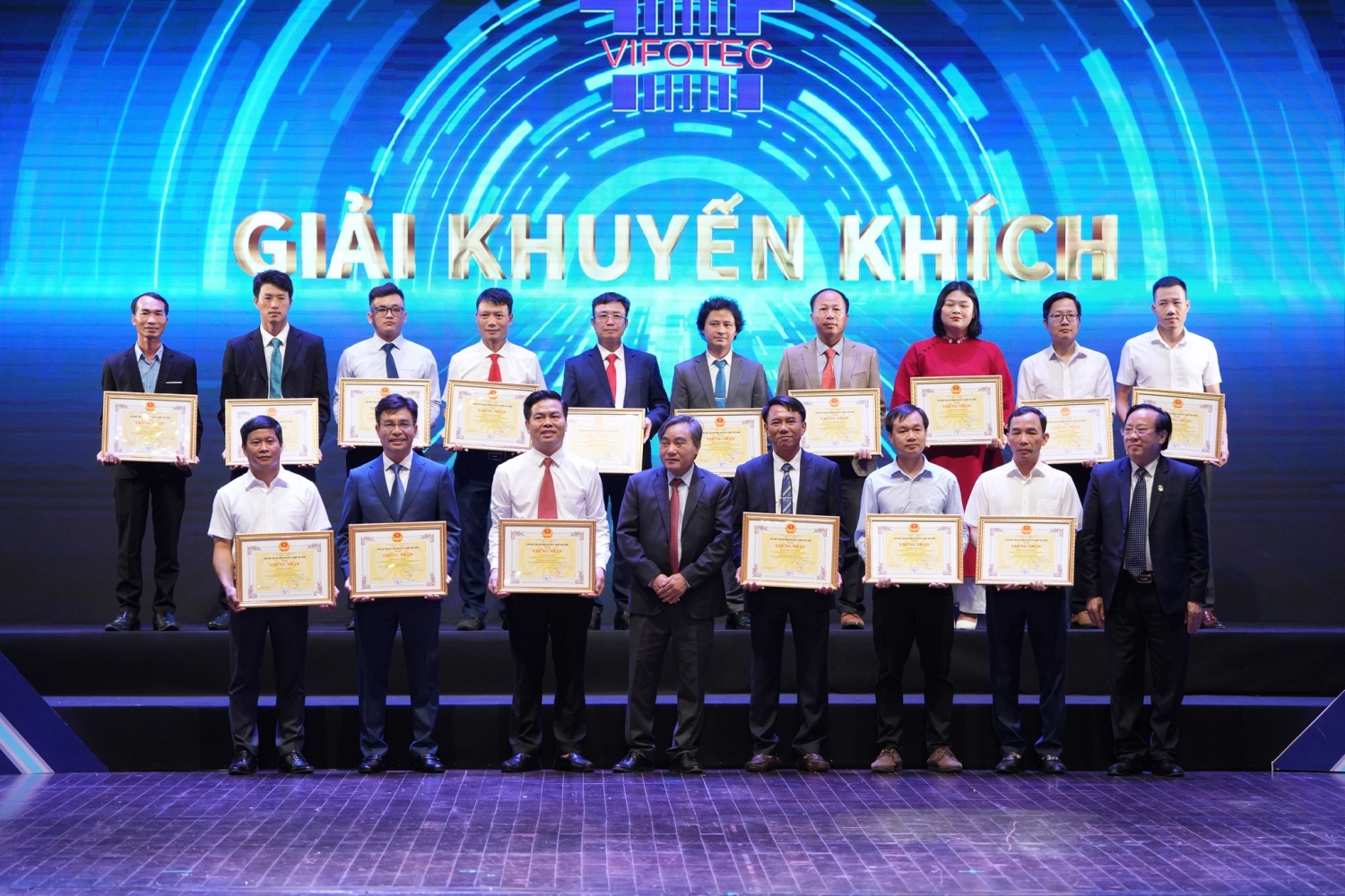 Trường Đại học Sao Đỏ nhận giải thưởng Sáng tạo Khoa học công nghệ Việt Nam năm 2023
