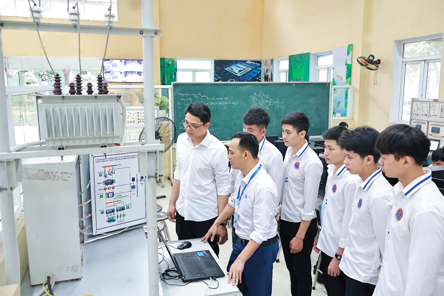 Đại học Sao Đỏ:Nhiều hoạt động kỷ niệm 75 năm truyền thống học sinh, sinh viên