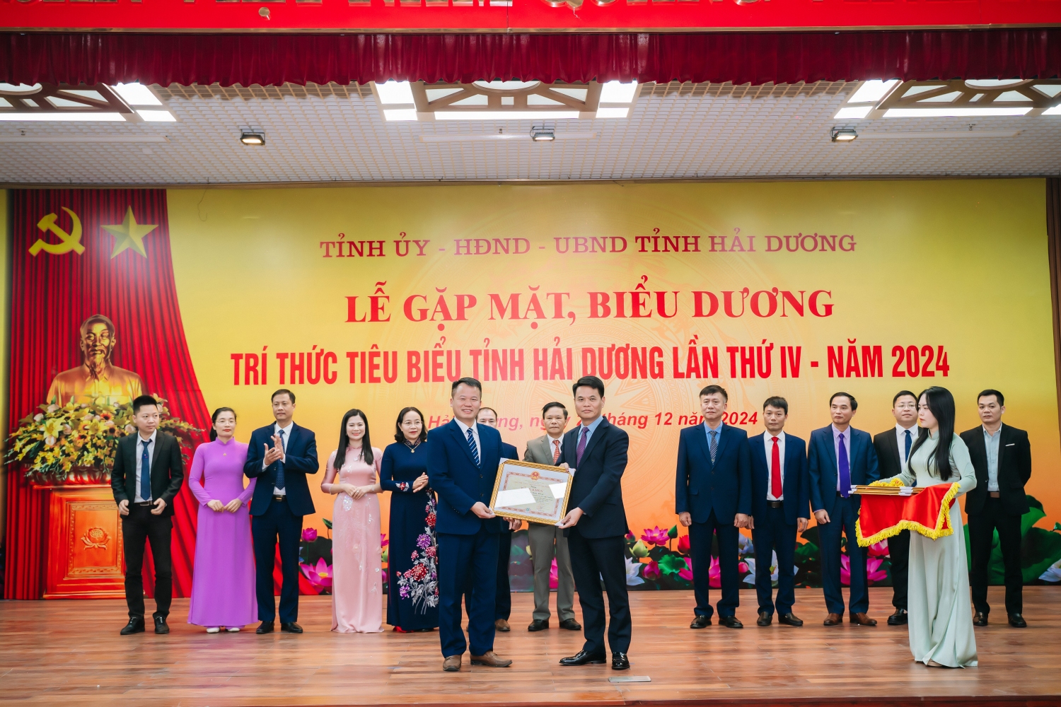 7 cán bộ, giảng viên Trường Đại học Sao Đỏ được tôn vinh tại lễ gặp mặt, biểu dương trí thức tiêu biểu tỉnh Hải Dương lần thứ IV - 2024