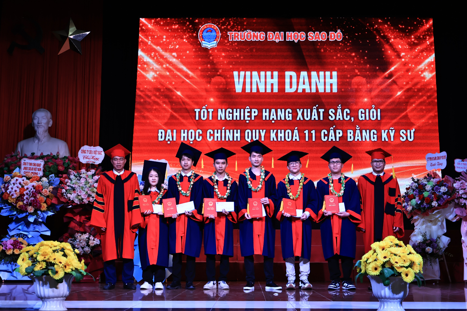 Long trọng Lễ bế giảng và trao bằng tốt nghiệp Đại học chính quy khóa 11 và Đại học liên thông khóa 13