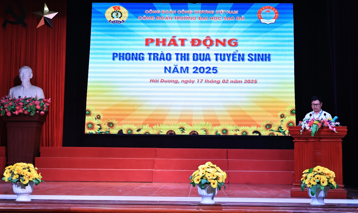 Công đoàn Trường Đại học Sao Đỏ phát động phong trào thi đua tuyển sinh năm 2025