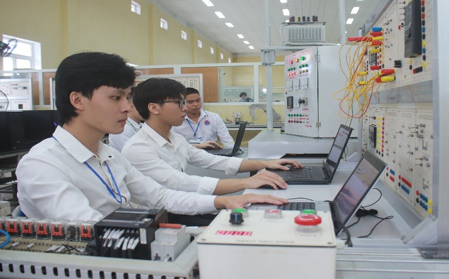 NGÀNH CÔNG NGHỆ KỸ THUẬT ĐIỆN, ĐIỆN TỬ