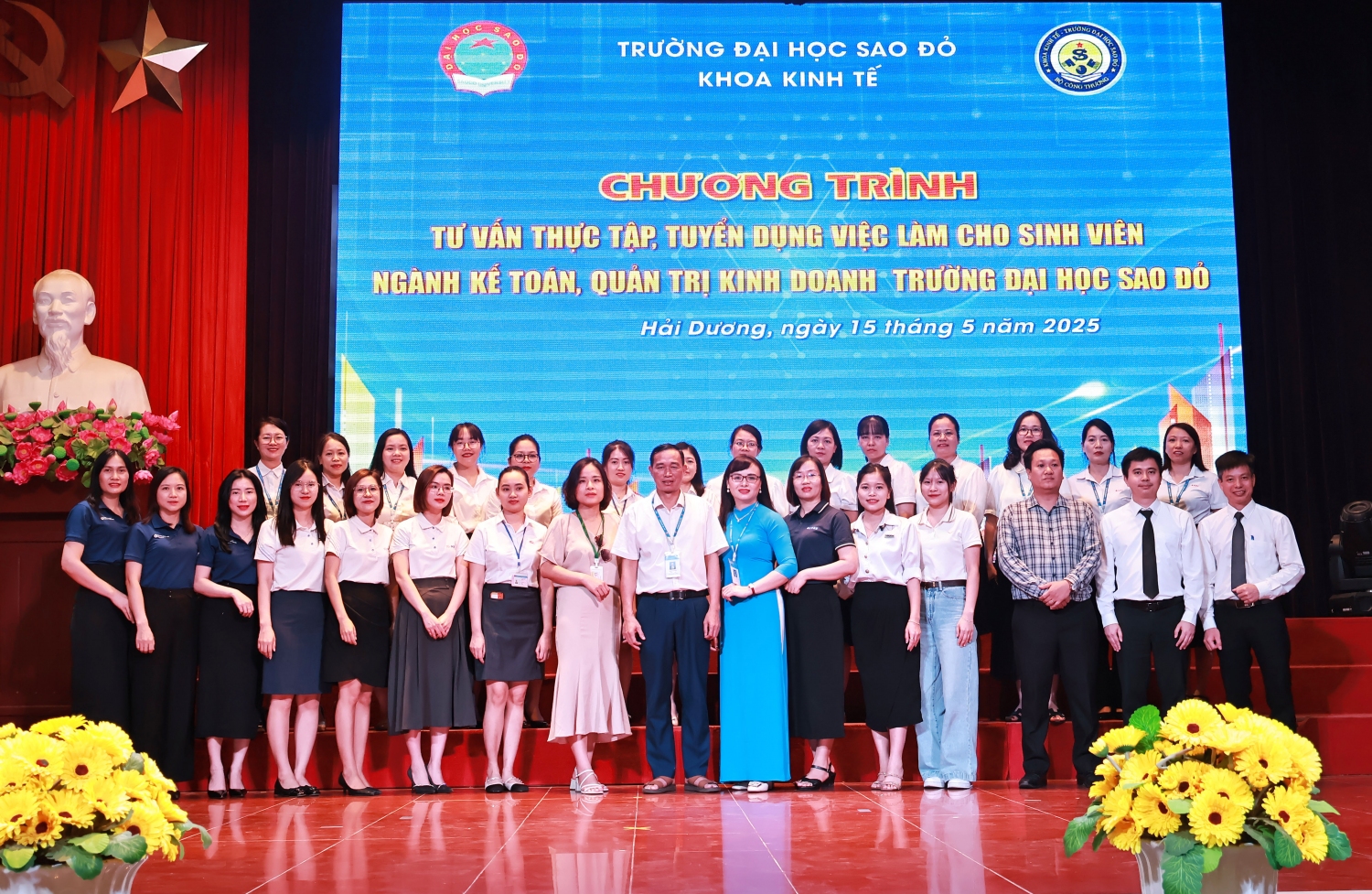 Khoa Kinh tế tổ chức chương trình tư vấn thực tập, tuyển dụng việc làm cho sinh viên ngành Kế toán, Quản trị kinh doanh