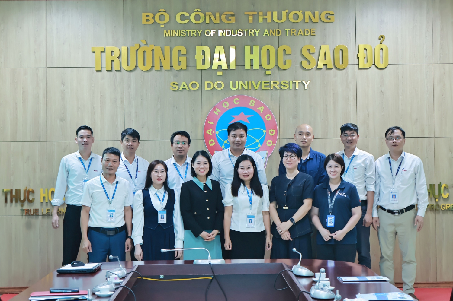 Trường Đại học Sao Đỏ làm việc với Công ty TNHH Ford Việt Nam