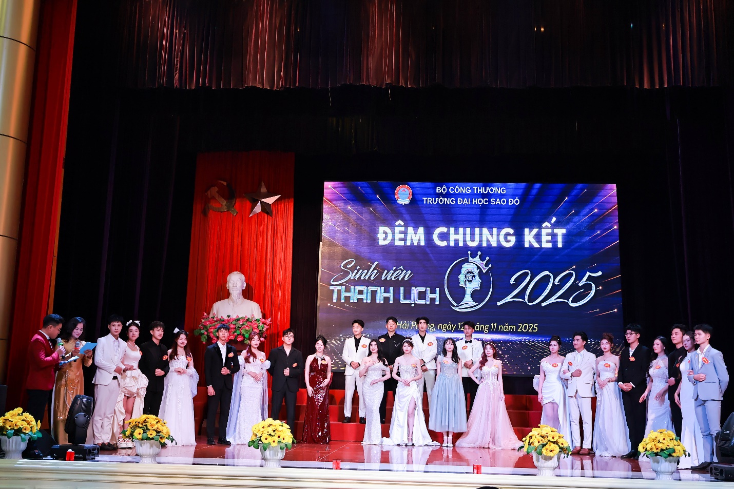 Bùng nổ đêm Chung kết “Sinh viên thanh lịch năm 2025” Trường Đại học Sao Đỏ