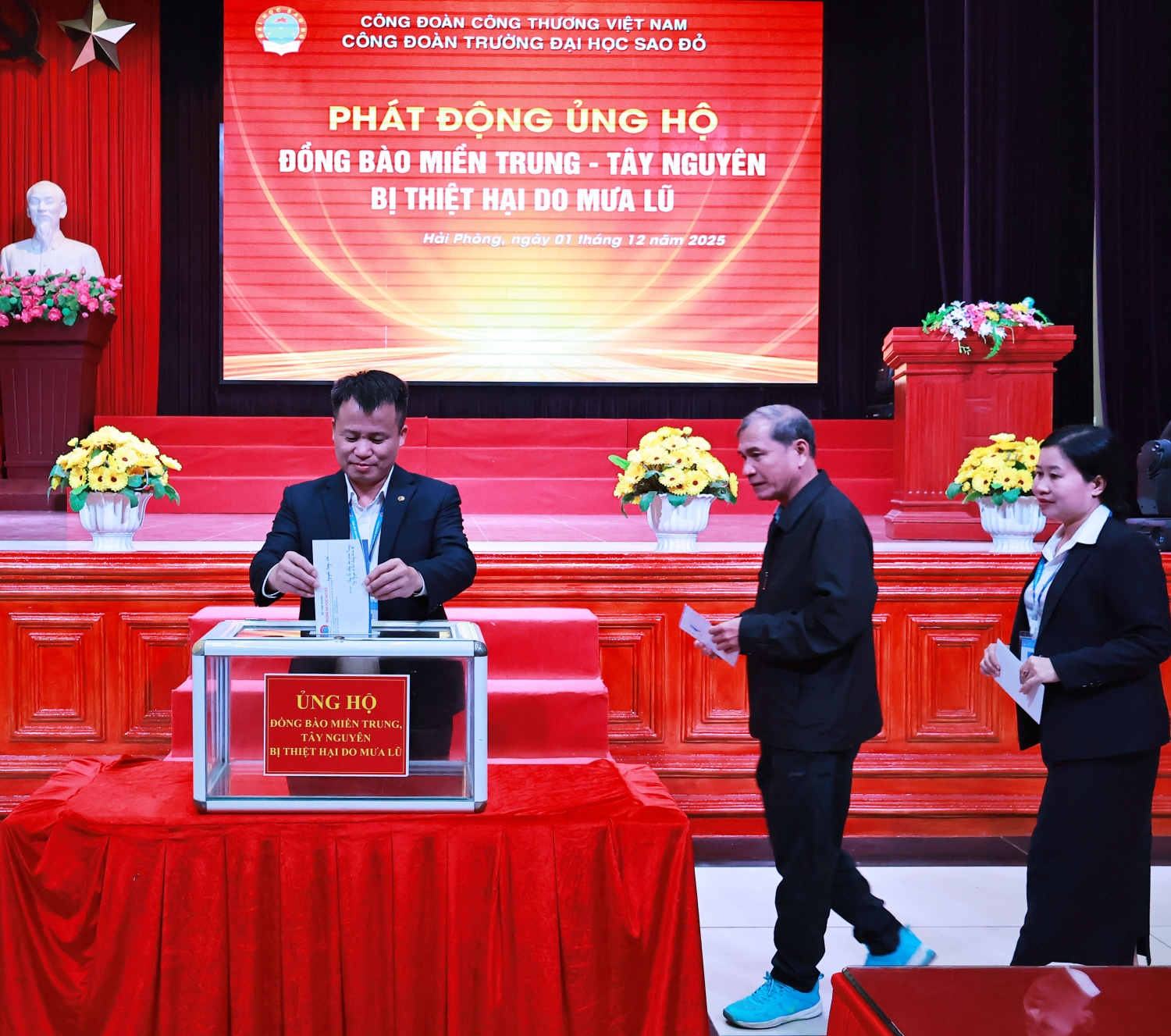 Trường Đại học Sao Đỏ phát động ủng hộ đồng bào miền Trung - Tây Nguyên bị thiệt hại do mưa lũ