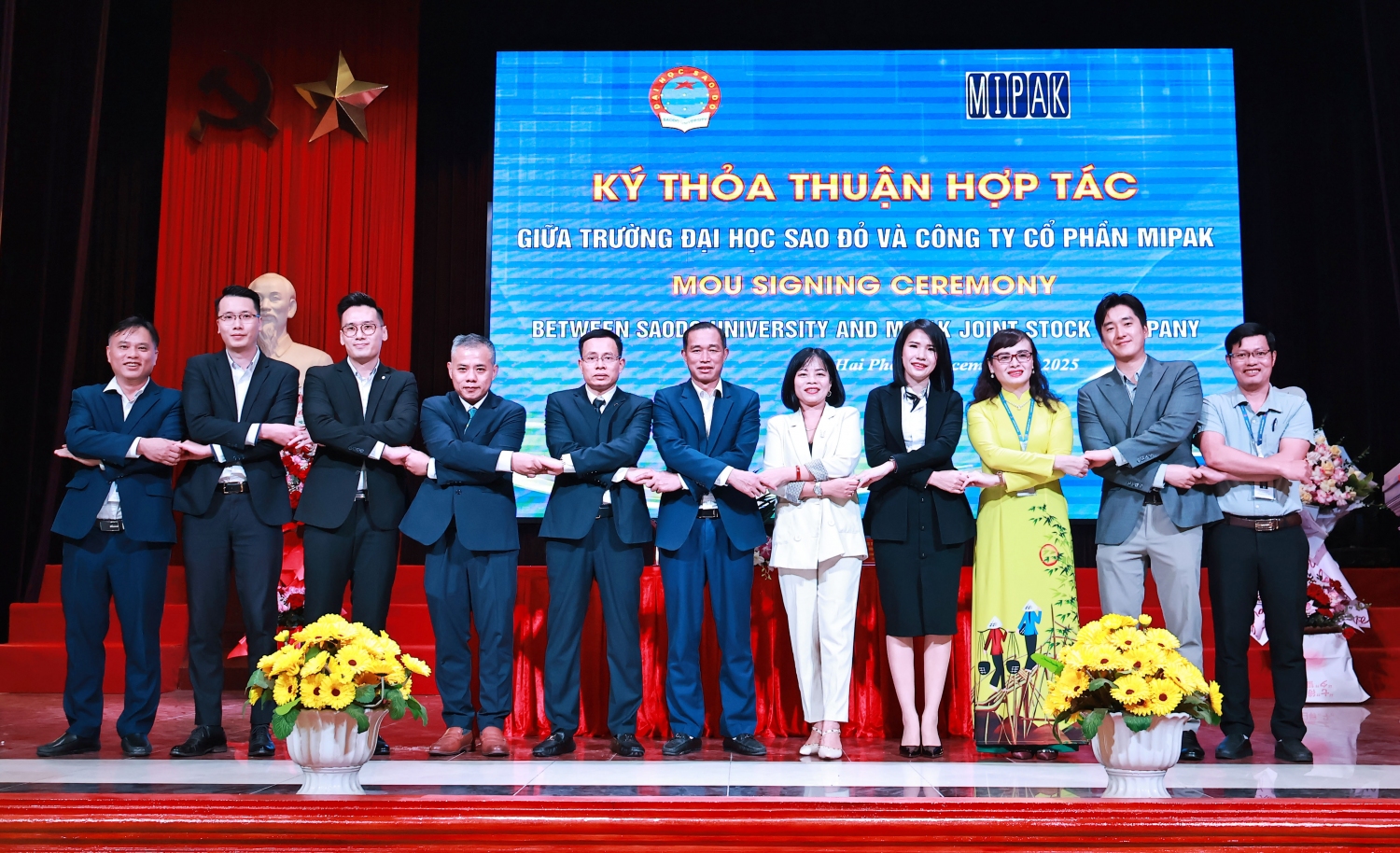 Khoa Kinh tế tổ chức hội thảo khoa học “Cơ hội nghề nghiệp cho sinh viên khối ngành kinh tế trong nền kinh tế số” và ký thỏa thuận hợp tác với các doanh nghiệp