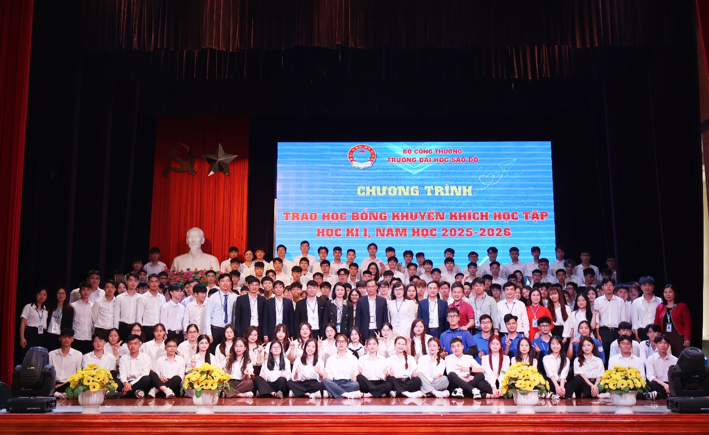 Trường Đại học Sao Đỏ vinh danh 173 sinh viên nhận học bổng khuyến khích học tập học kì I, năm học 2025–2026