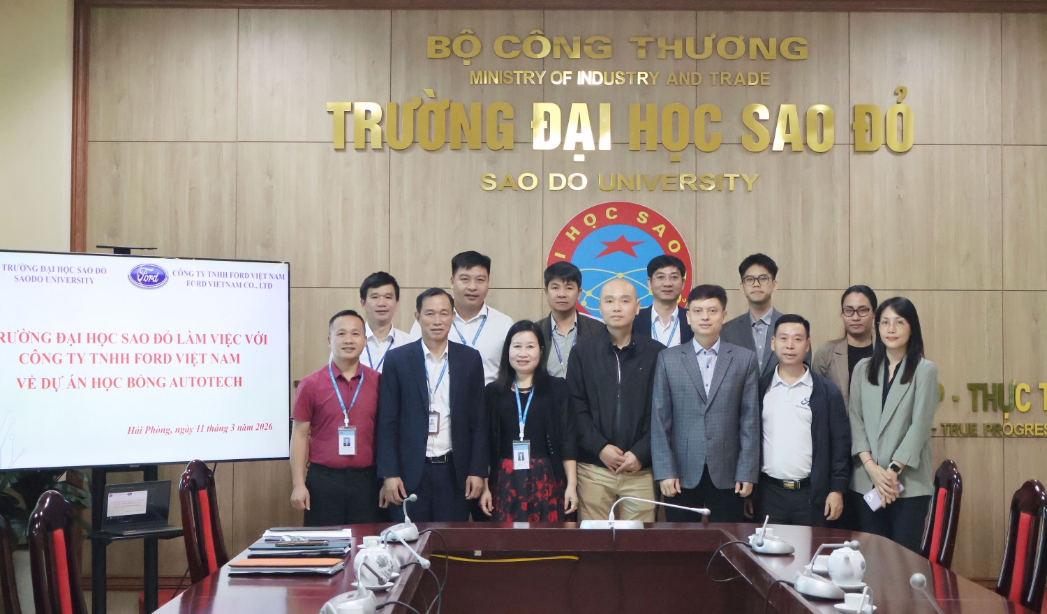 Trường Đại học Sao Đỏ làm việc với Công ty TNHH Ford Việt Nam về dự án học bổng AutoTech