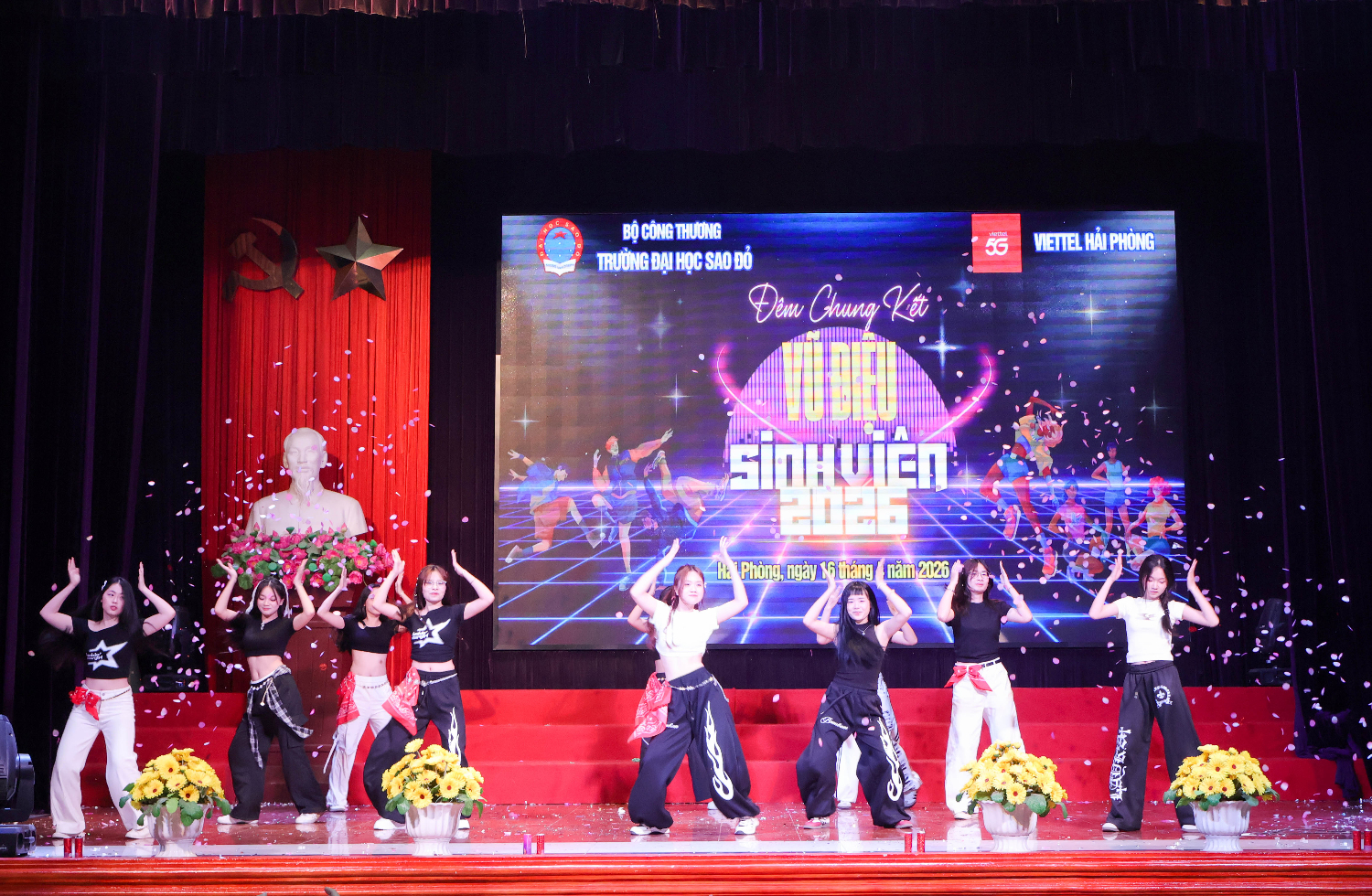 Trường Đại học Sao Đỏ bùng nổ đêm chung kết 'Vũ điệu sinh viên - Student Dance Festival 2026'