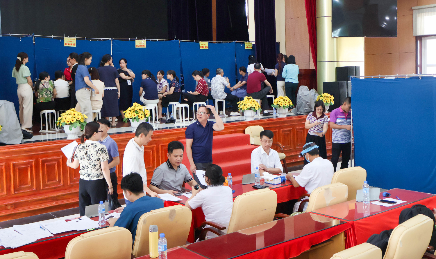 Trường Đại học Sao Đỏ tiếp tục chăm lo đời sống viên chức thông qua hoạt động khám sức khỏe định kỳ năm 2026