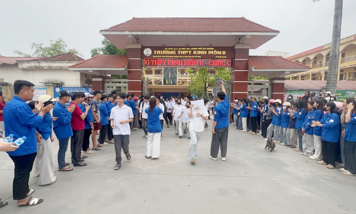 Sinh viên Trường Đại học Sao Đỏ: Lan tỏa tinh thần tình nguyện, đồng hành cùng thí sinh mùa thi 2026