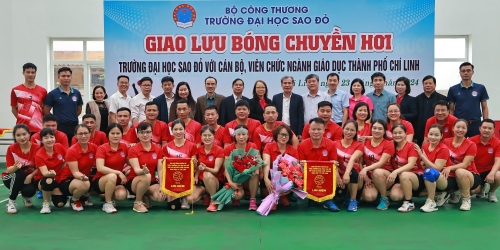 Giao lưu bóng chuyền hơi giữa Trường Đại học Sao Đỏ với cán bộ, viên chức ngành giáo dục thành phố Chí Linh
