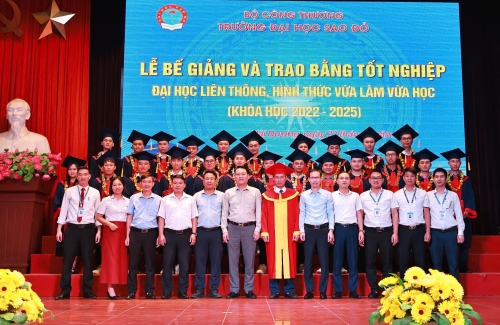 Lễ bế giảng và trao bằng tốt nghiệp Đại học liên thông, hình thức vừa làm vừa học (khóa học 2022-2025)