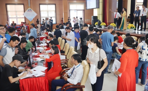 Trường Đại học Sao Đỏ tưng bừng  chào đón tân sinh viên khóa 16 năm 2025