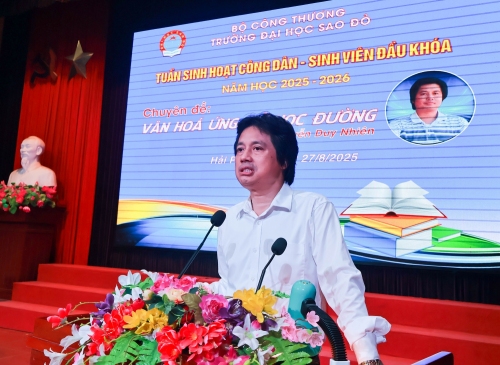 TS. Nguyễn Duy Nhiên nói chuyện chuyên đề “Văn hóa ứng xử học đường” cho tân sinh viên K16