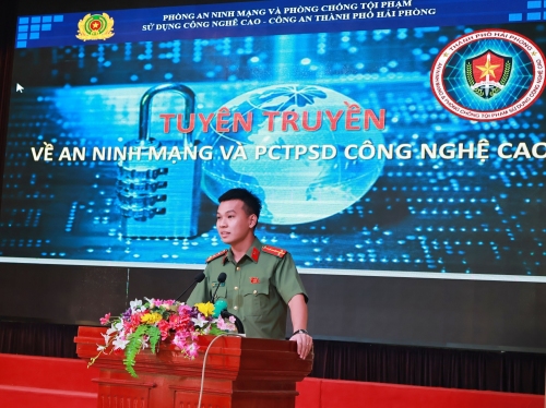 Trường Đại học Sao Đỏ tổ chức tuyên truyền, phổ biến pháp luật cho tân sinh viên Đại học khóa 16