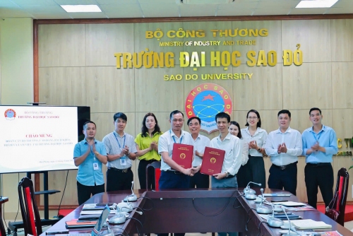 Trường Đại học Sao Đỏ tiếp và làm việc với đoàn công tác Trường Cao đẳng Bách khoa