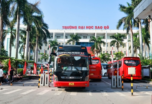 Tân sinh viên Trường Đại học Sao Đỏ tham quan trải nghiệm thực tế tại các doanh nghiệp